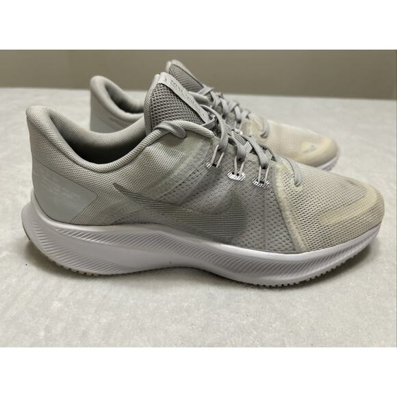 Nike Women’s Running Shoes Size 9 Quest 4 DA1106-100 White Sneakers Comfort - Picture 1 of 9